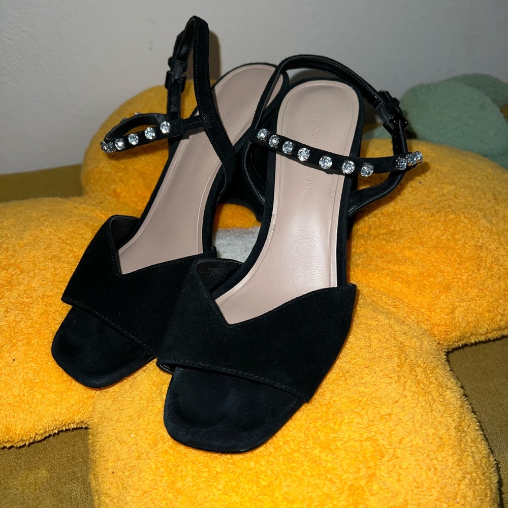 Banana Republic black suede heeled sandals 👡